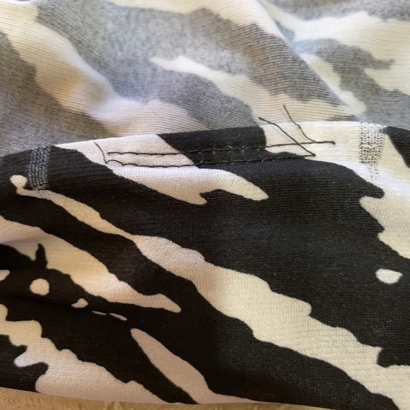 Sweet Storm Black/White S Cap Sleeve Dress Ties in the Back - Picture 9 of 14